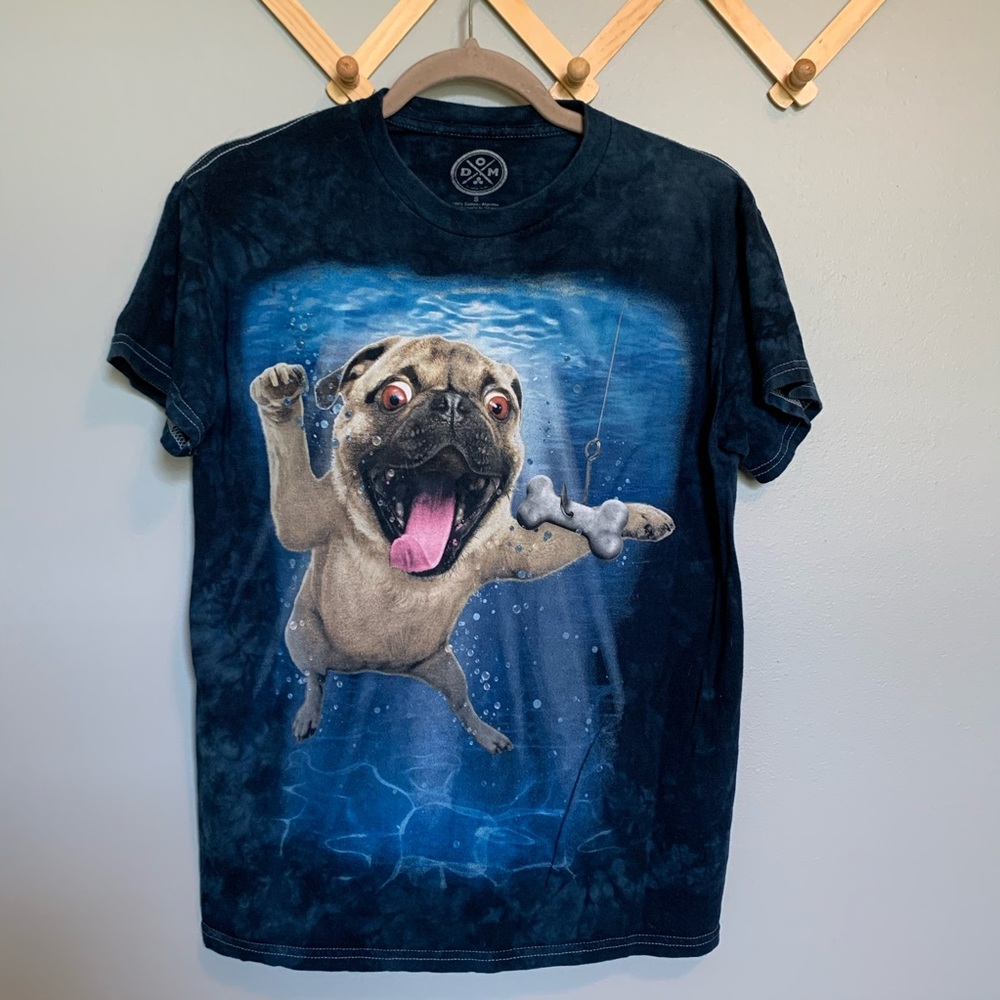 Swimming underwater Pug navy tie dye tee shirt S
